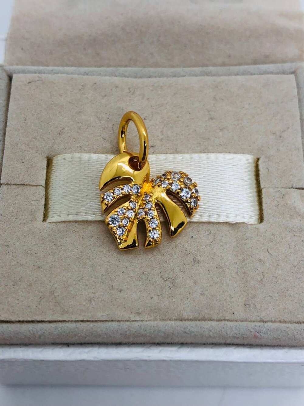✨🔥Pandora Sparkling Monstera Leaf Dangle Charm